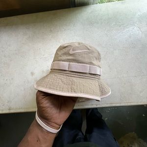 NWOT nike bucket hat
